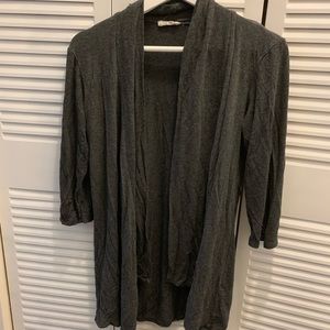 Quarter sleeve grey sweater